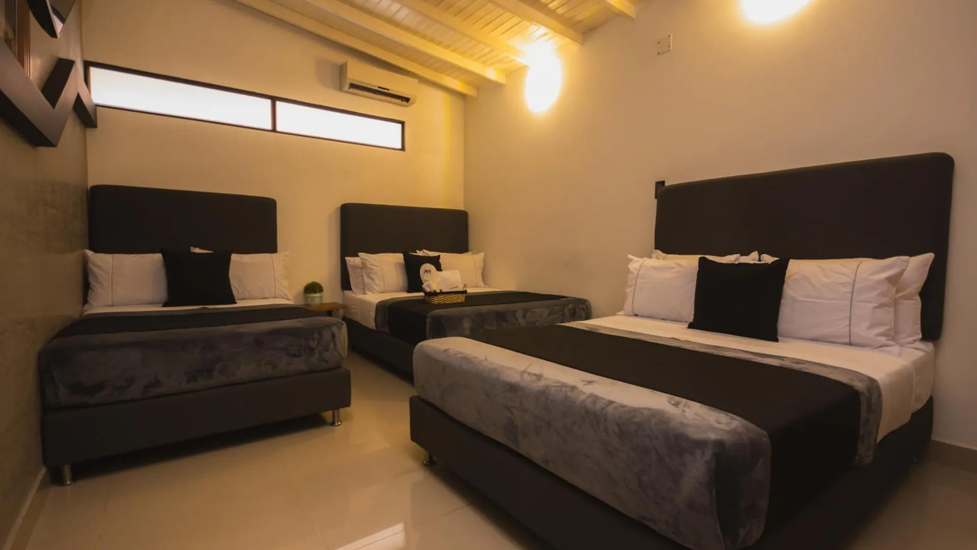 Naiot Hotel Boutique Medellin 4*,